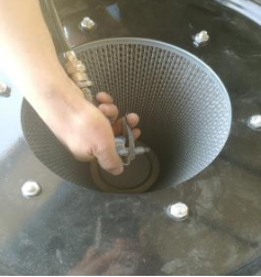 用气泵反吹清理工业吸尘器滤芯