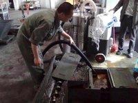 为什么越来越多工厂用上工业吸尘器?