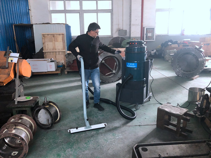 粉尘工业吸尘器的使用注意事项