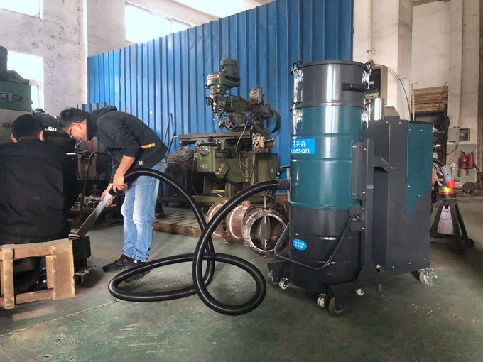 工业用小型吸尘器图片