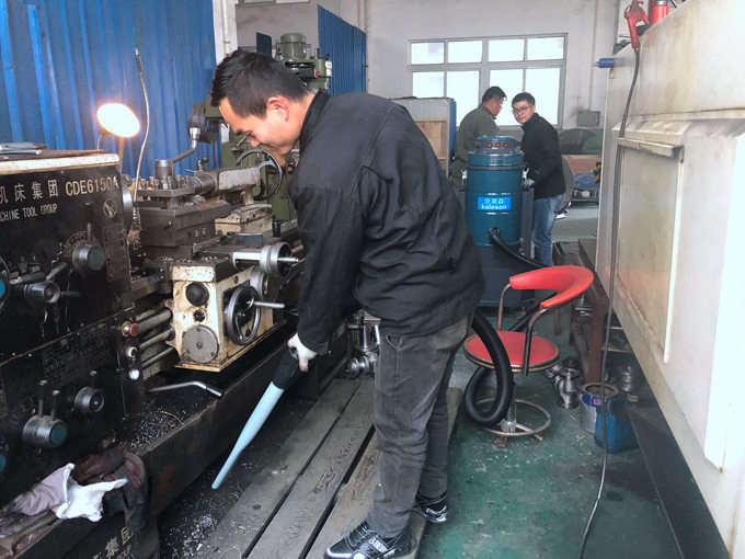 车间吸铁屑用什么吸尘器？